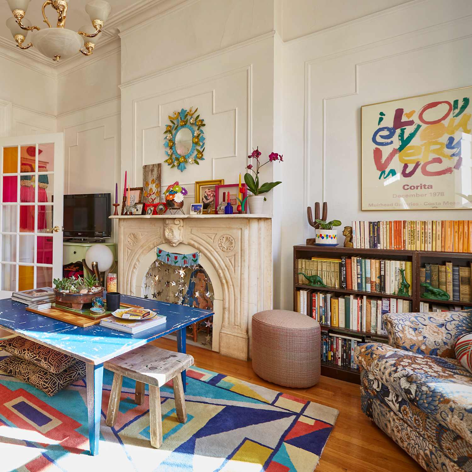 These Wooden Floor Chairs Are Perfect for Small Living Rooms